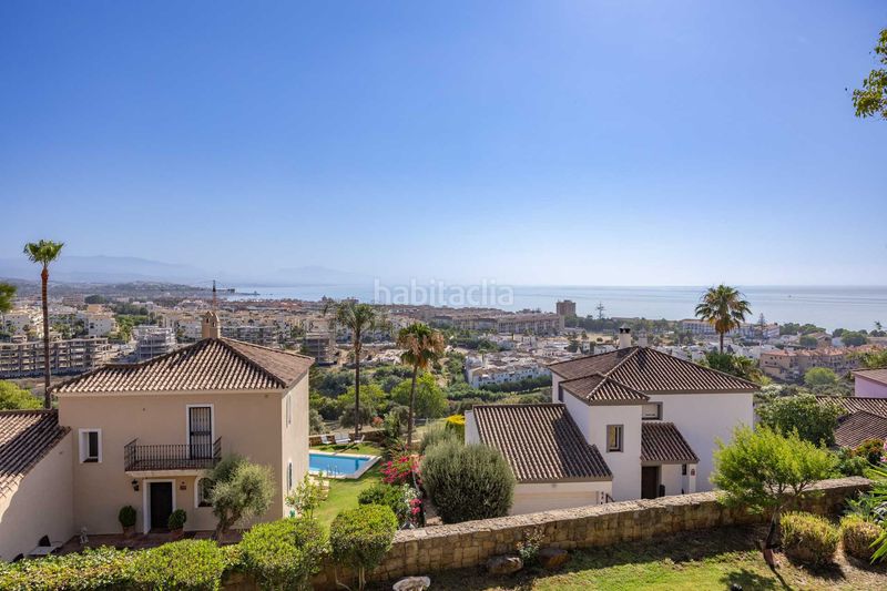 Foto f8ce0d32-5e8b-42a5-a18b-13a07e7dc6b3. Casa amb aparcament piscina a La Duquesa Manilva