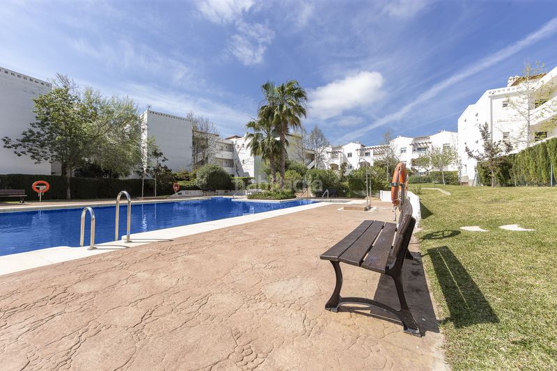 Foto 4c11318d-7166-4d21-9e80-9cf39c4d6993. Apartament amb calefacció aparcament piscina a La Alcaidesa