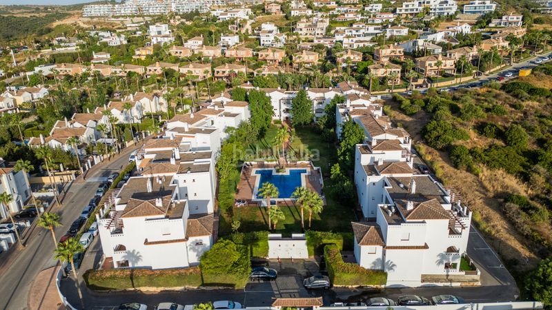 Foto c2ac496f-339b-47a4-b697-bbc81ff79ed3. Apartament amb calefacció aparcament piscina a La Alcaidesa