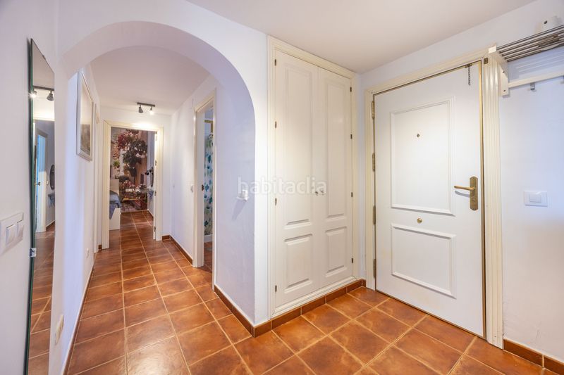 Foto ce90818b-3a50-4262-be4d-bdc9044d27d1. Apartament amb calefacció aparcament piscina a La Alcaidesa