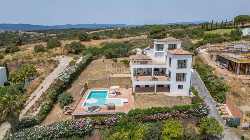 Foto e0f6fe4f-08c7-4596-8e53-924b1051a7f2. Casa amb calefacció aparcament piscina a Sotogrande alto Sotogrande