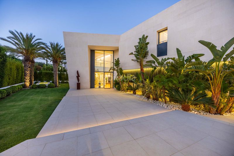 Foto 7077b619-72ae-4d1c-b334-d683f2766312. Casa amb calefacció aparcament piscina a Sotogrande alto Sotogrande