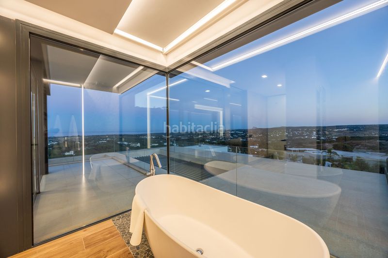 Foto 7c3780e3-cacd-4a43-b6be-a8227b7686f5. Casa amb calefacció aparcament piscina a Sotogrande alto Sotogrande