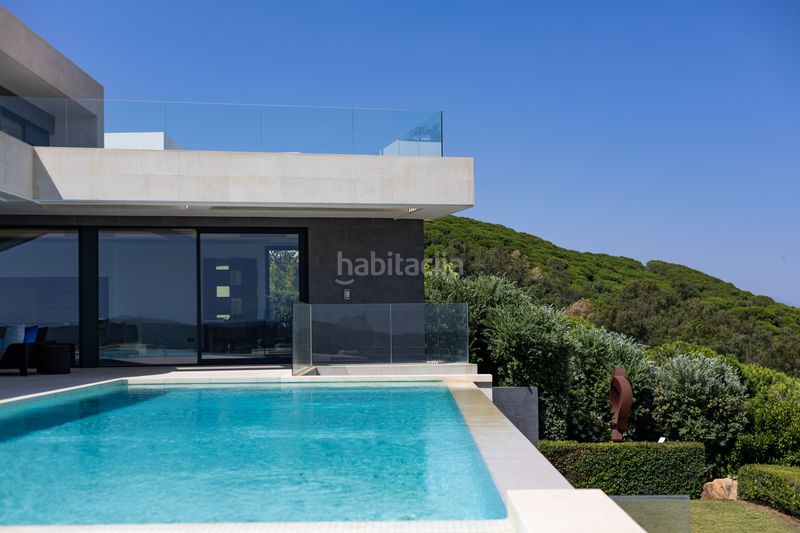 Foto f11cafd3-5ece-4e0e-87e4-b4dee51c90eb. Casa amb calefacció aparcament piscina a Sotogrande alto Sotogrande