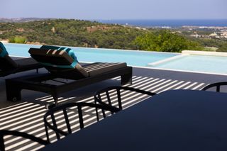 Casa a Sotogrande Alto. Espectacular villa de estilo moderno con 5 dormitorios y vistas