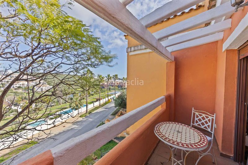 Foto 745a1e1a-0713-4824-ad95-7a980c2305a1. Casa adossada amb calefacció aparcament piscina a La Alcaidesa