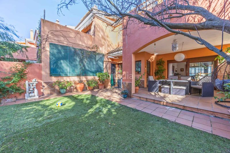 Foto dbd4624a-3bd4-474d-bb94-a733352e1112. Casa adossada amb calefacció aparcament piscina a La Alcaidesa