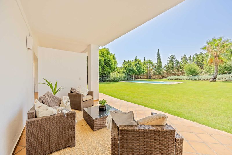 Foto 07457ba9-7b7d-40af-87c9-0dad9b6e1146. Casa amb calefacció aparcament piscina a Sotogrande alto Sotogrande