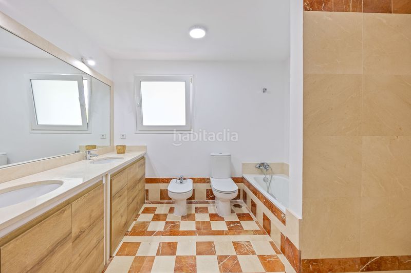 Foto 0ff7f8e4-59c1-4803-b7b9-927574397fd3. Casa amb calefacció aparcament piscina a Sotogrande alto Sotogrande