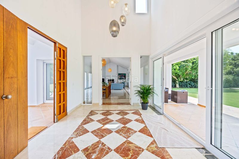 Foto 4b759b6b-2dff-4121-baee-924a8d19262d. Casa amb calefacció aparcament piscina a Sotogrande alto Sotogrande