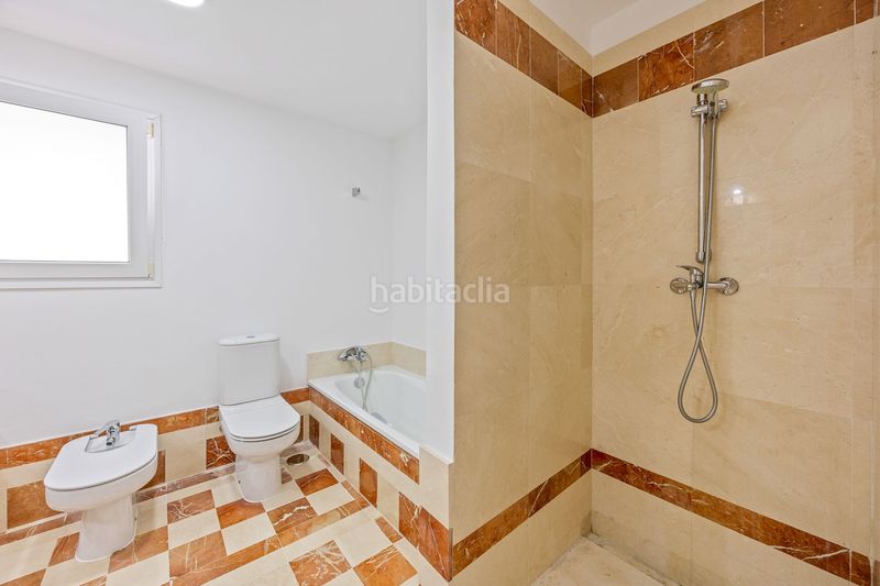Foto 63a248c3-e47f-4b65-9da4-579cd3929ca8. Casa amb calefacció aparcament piscina a Sotogrande alto Sotogrande