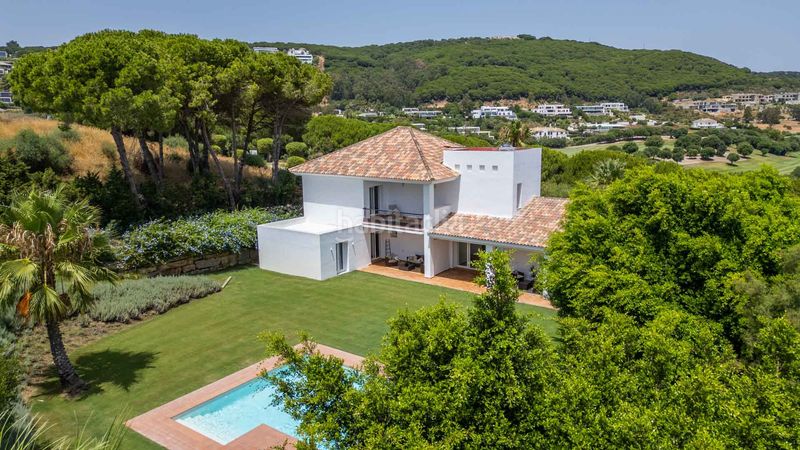 Foto dc25506c-1869-4809-b636-e39c1d36f486. Casa amb calefacció aparcament piscina a Sotogrande alto Sotogrande