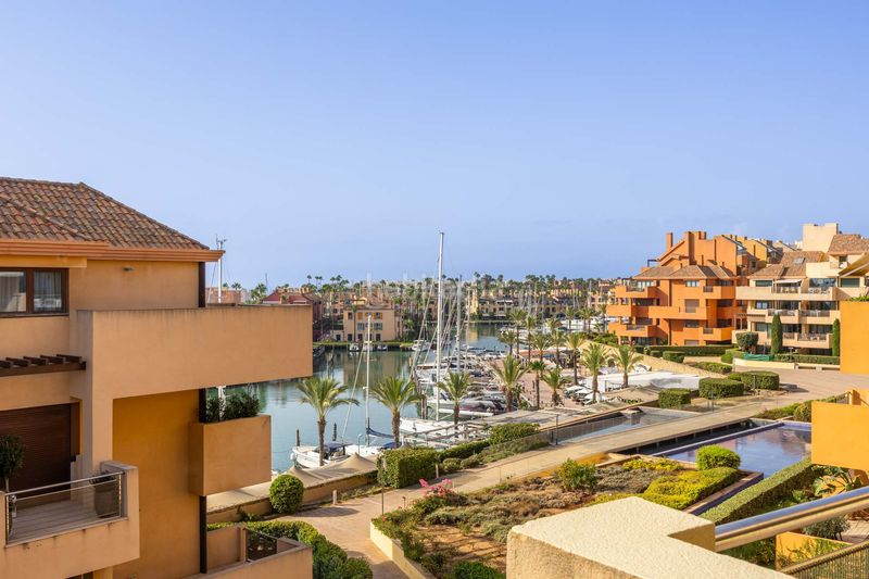 Foto 7db71446-d53c-4e28-94f4-0ebe43572b14. Apartament amb calefacció piscina a puerto de Sotogrande-la marina Sotogrande
