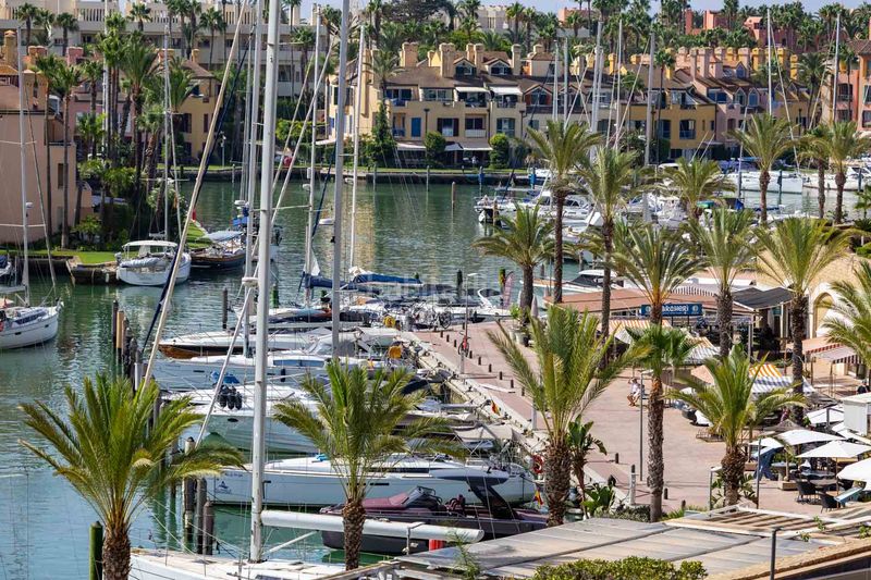Foto b49ba2a3-6be3-4f7c-a34a-48a2a8ee9cf2. Apartament amb calefacció piscina a puerto de Sotogrande-la marina Sotogrande