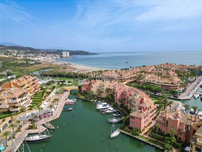 Foto e8fb6406-1292-4919-8398-bb0562940cc7. Apartament amb calefacció piscina a puerto de Sotogrande-la marina Sotogrande