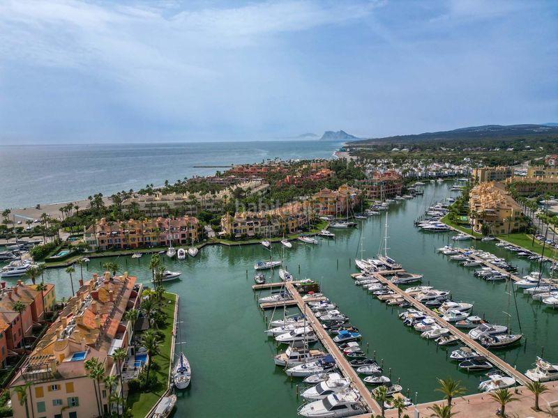 Foto fc76b554-5cca-41d1-8064-d257794f4f4a. Apartament amb calefacció piscina a puerto de Sotogrande-la marina Sotogrande