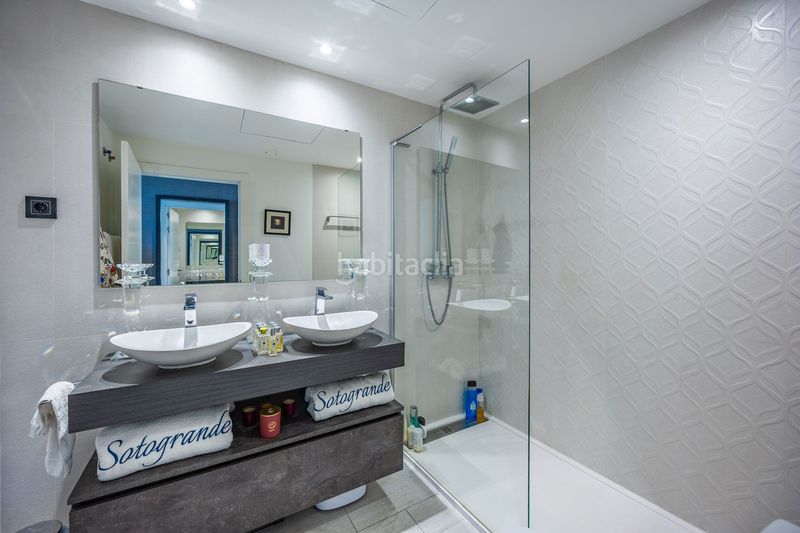 Foto e93e4b3f-26fd-4b21-bcee-99987a95f875. Casa adossada amb calefacció aparcament piscina a Manilva