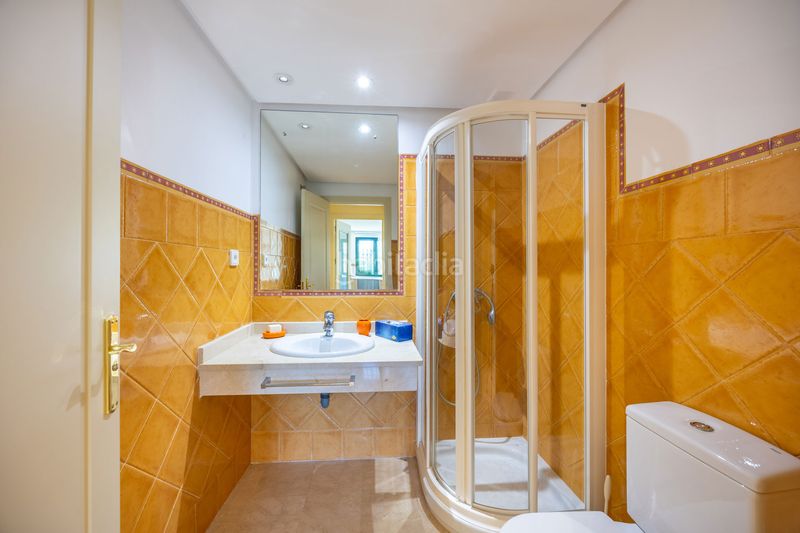 Foto 1822e21e-e5af-454a-94a8-78519e066b5d. Casa aparellada amb calefacció aparcament piscina a Sotogrande