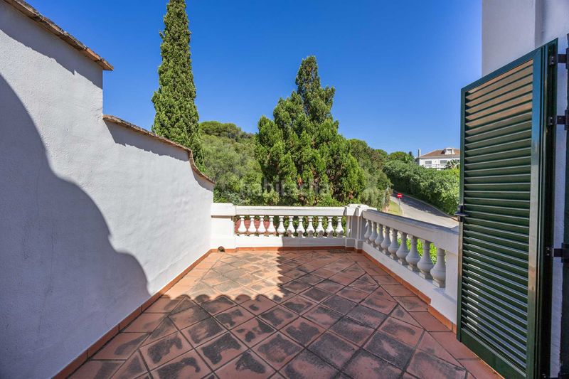 Foto 58dd1e26-d155-4f5d-a587-9478851920dd. Casa aparellada amb calefacció aparcament piscina a Sotogrande