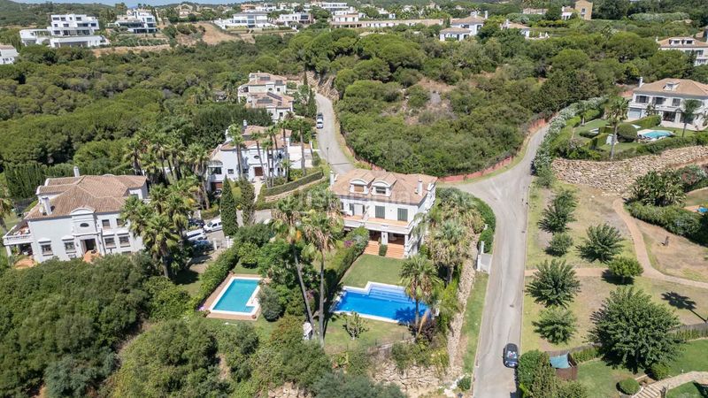 Foto b9b34df8-0c96-478d-9ffc-706b0147f717. Casa aparellada amb calefacció aparcament piscina a Sotogrande