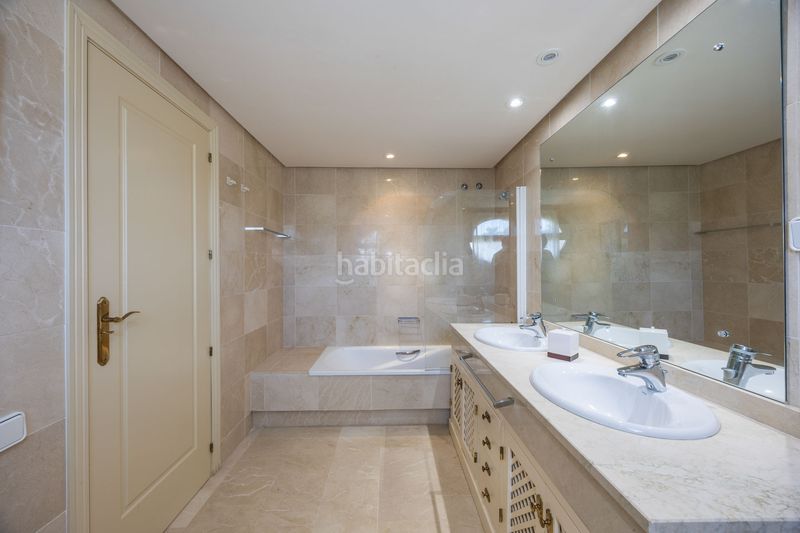 Foto c15b8df4-4736-499b-9dbc-068a1a8a390c. Casa aparellada amb calefacció aparcament piscina a Sotogrande