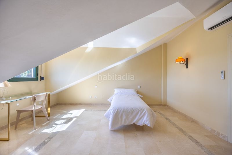 Foto ef0cf33b-b489-41ea-90aa-b1f1da3ba215. Casa aparellada amb calefacció aparcament piscina a Sotogrande