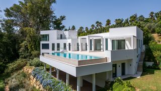 Casa a Sotogrande Alto. Villa eficiente inmersa en plena naturaleza en sotogrande
