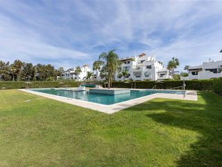 Appartement in Sotogrande Costa. Semi ático con vistas panorámicas y amplias terrazas en urbaniza