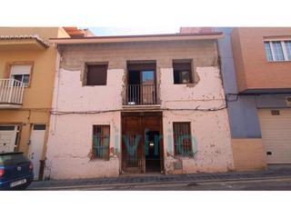 Casa  N/a. Estupenda casa de pueblo con patio en el centro de ribarroja del