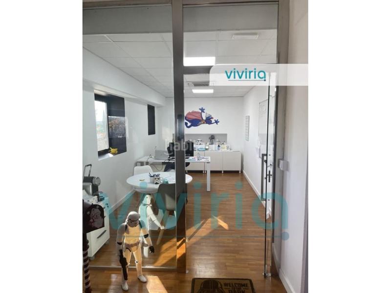 Foto 21421bf1-6877-406f-8bcd-11abe6e2a455. Capannone industriale in Fuente del Jarro Paterna