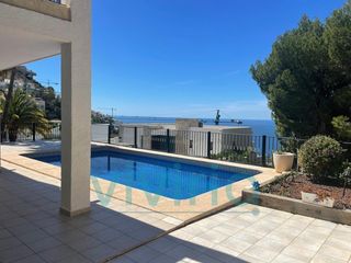 Maison à Mascarat. Villa reformada en venta en cara al mar, altea