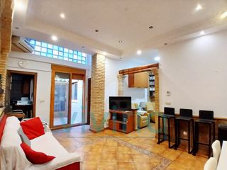 Haus  Calle tirant lo blanch. Techos altos y ladrillo visto junto a ruzafa