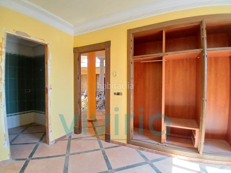 Foto a73e3a80-0f19-454f-bda1-d97445f5df25. Casa amb aparcament a Carlet