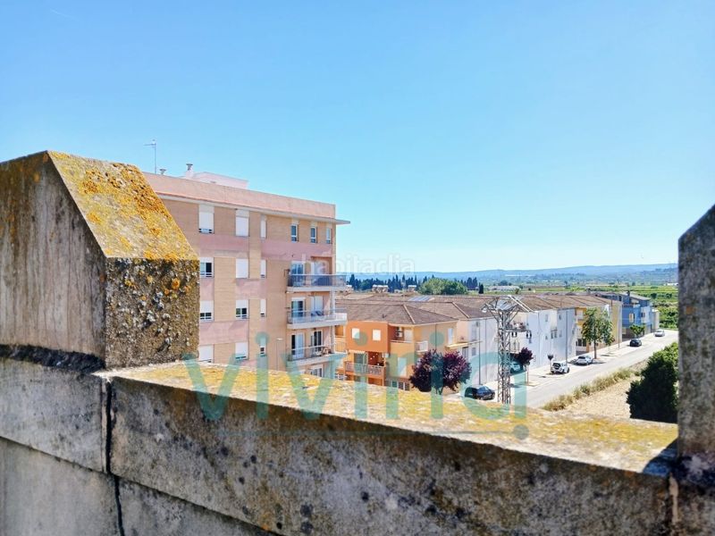 Foto b9e6c23f-6a48-4b6b-b69a-36ea6d33cadd. Casa amb aparcament a Carlet