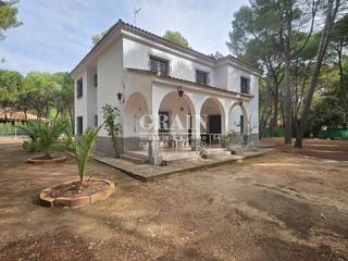 Xalet a Pedanías - Extrarradio. Chalet en venta en pinares del jucar, 7 dormitorios.