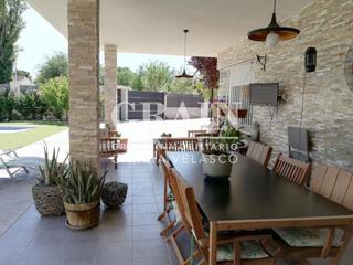 Chalet in Pedanías - Extrarradio. Chalet en venta en urb. los prados, 5 dormitorios.