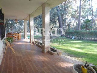 Chalet à Pedanías - Extrarradio. Chalet en venta en pinares del jucar, 5 dormitorios.