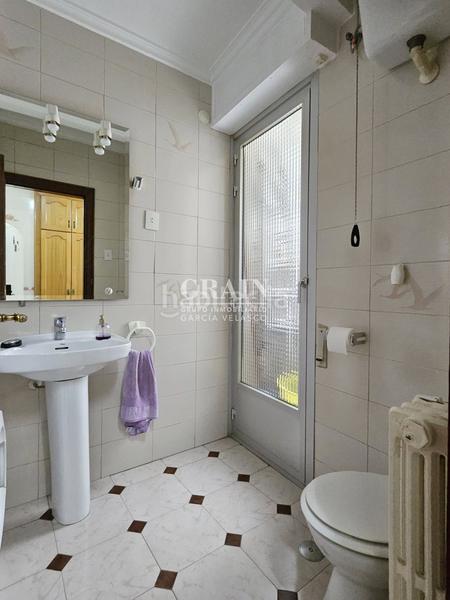 Foto 0077b4fb-aa0d-43db-8cb6-f86ee42538df. Pis amb calefacció aparcament a Centro Albacete