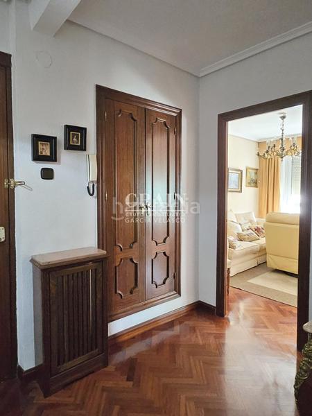 Foto 55a6e9d7-977d-43f6-8a0e-d4d7a5eedbbc. Pis amb calefacció aparcament a Centro Albacete