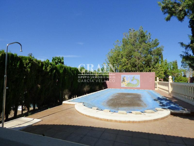 Foto c1b4b635-b666-438d-bcd2-16466eabf894. Xalet amb piscina a Fátima Albacete