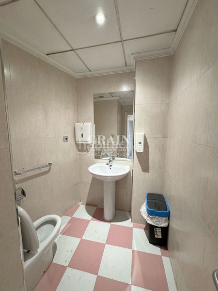 Foto d7e04c99-e521-4baf-bb42-db4babf49072. Local comercial a Centro Albacete