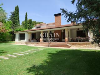 Xalet a Pedanías - Extrarradio. Chalet en venta en carretera jaén, 6 dormitorios.