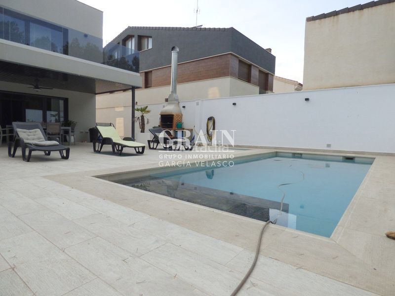 Foto 523d8411-5e74-49d8-a414-e94fe79125c1. Chalet mit heizung parking pool in Pedanías - Extrarradio Albacete