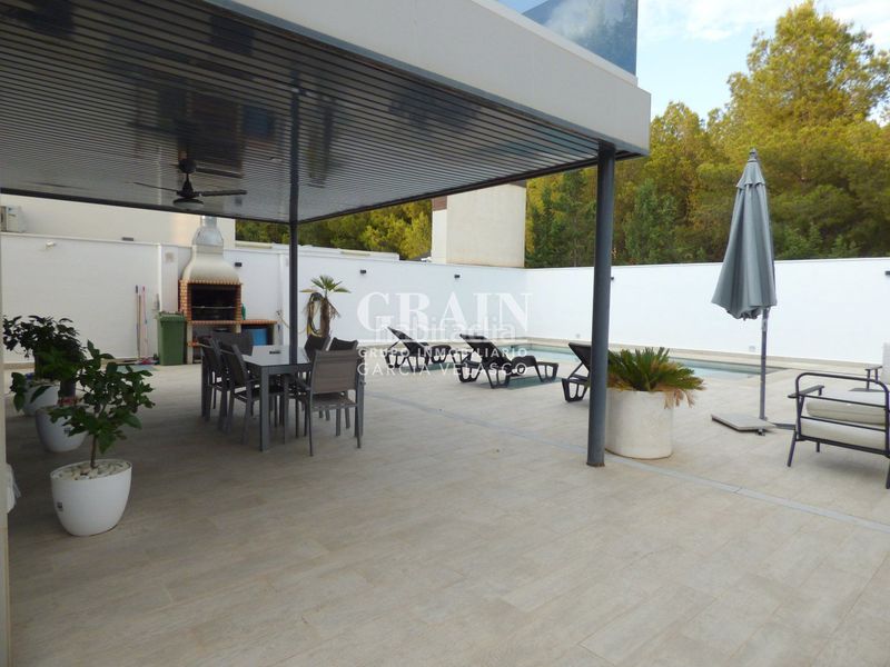 Foto c7247c53-58be-46c9-9c5c-24311d39d118. Chalet mit heizung parking pool in Pedanías - Extrarradio Albacete