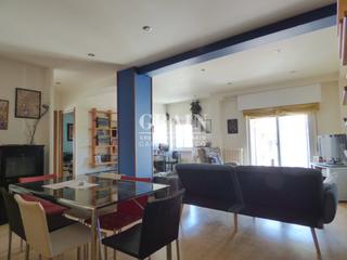 Piccolo appartamento in Ensanche - Franciscanos. Apartamento en venta en parque, 2 dormitorios.