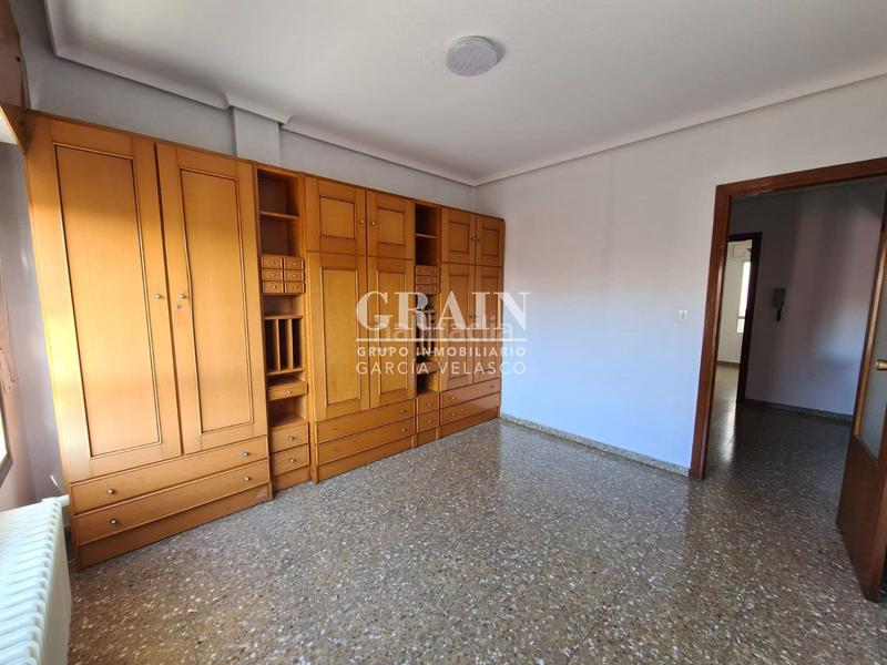 Foto 231f397c-1324-4487-83e9-34d4cf38e2b5. Alquiler piso  en alquiler en arquitecto vandelvira, 4 dormitorios. en Albacete