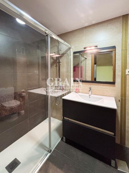 Foto 3e7bddc8-fdbe-480e-a377-6d50173c5800. Flat with heating parking in Estación Albacete