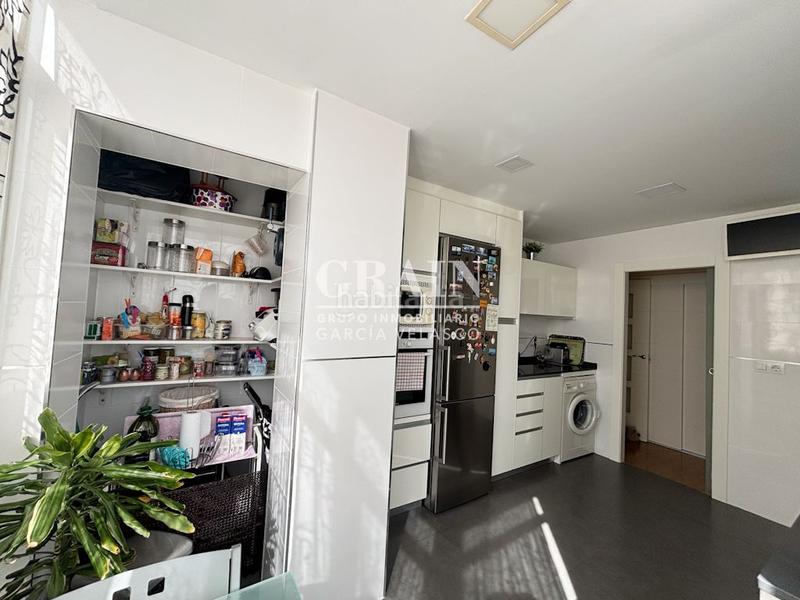 Foto e6e46ab1-1c0f-49a2-adef-e6b9f8dc5442. Dachwohnung mit heizung in Centro Albacete