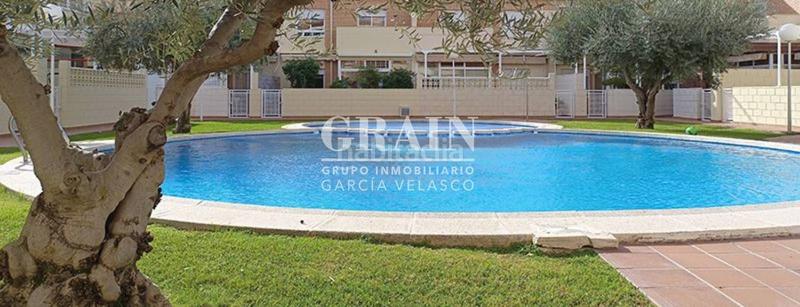 Foto 8ad0001a-aea6-4d96-a289-bd55531f4456. Casa adossada amb calefacció aparcament piscina a Albacete