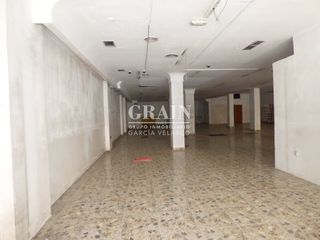 Local Comercial a El Pilar. Local com. en venta en industria.